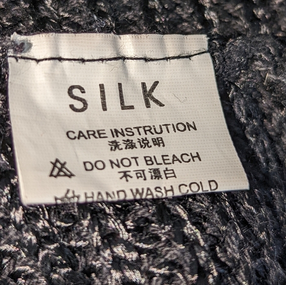 Salvatore Ferragamo Women's Black Silk Turtlerneck Knit Sweater ...Size M - Picture 9 of 9